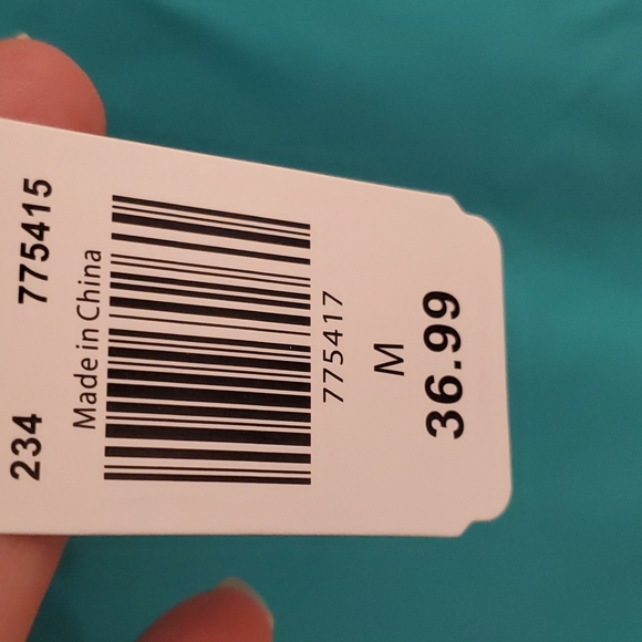 **Clearance** NWT women’s floral embroidery front blouse - Picture 7 of 7